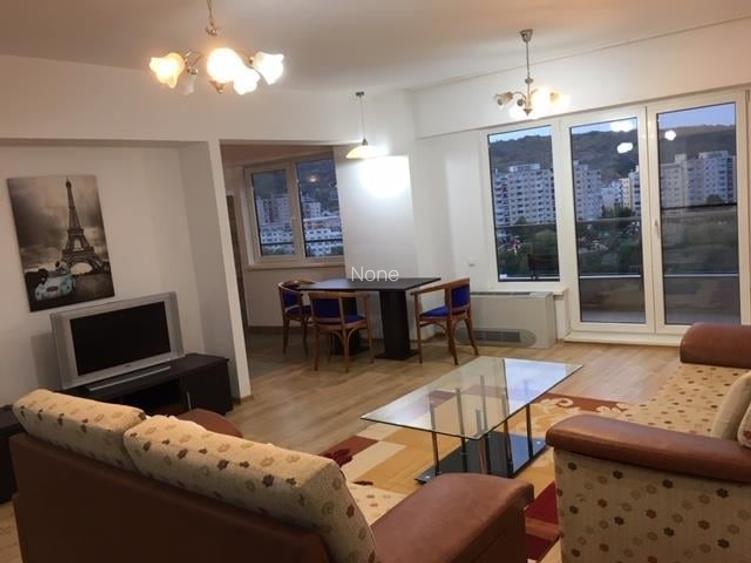 Apartament cu 3 camere semidecomandat, mobilat în Plopilor Apartament cu 3 camere semidecomandat, mobilat în Plopilor