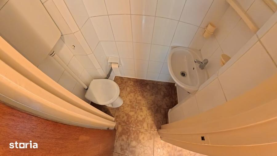Apartament cu 3 camere semidecomandat în Titan