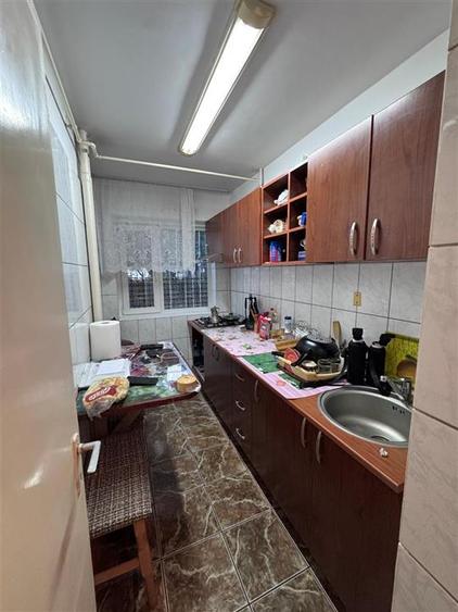 Apartament cu 2 camere semidecomandat, mobilat în Berceni