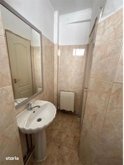 Apartament cu 3 camere semidecomandat în Democrației