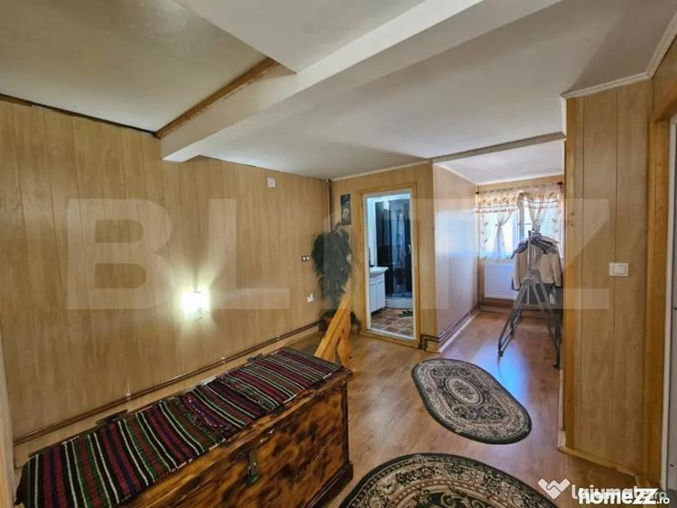 Casă cu 5 camere cu Teren 250 Mp în Tău