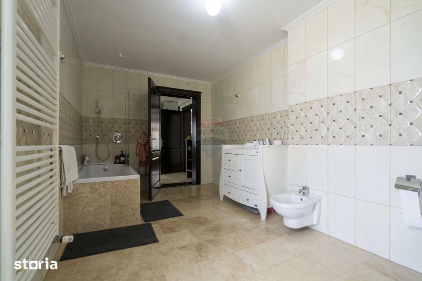 Casă cu Teren 925 Mp în Nufărul