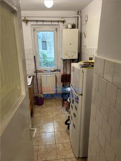 Apartament cu 2 camere semidecomandat în Filiași