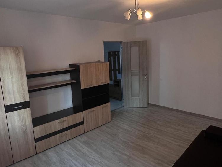 Garsonieră decomandată în Calea București