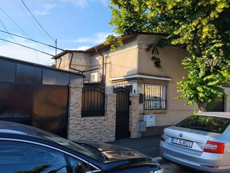 Casă cu 4 camere în Tăbăcărie