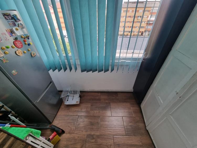 Apartament cu 3 camere decomandat în Cetate