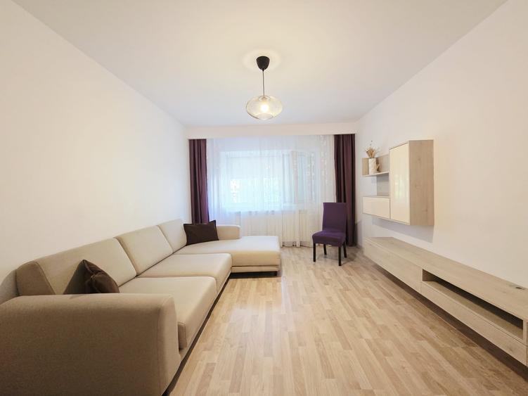 Apartament cu 3 camere decomandat în Piața Centrală