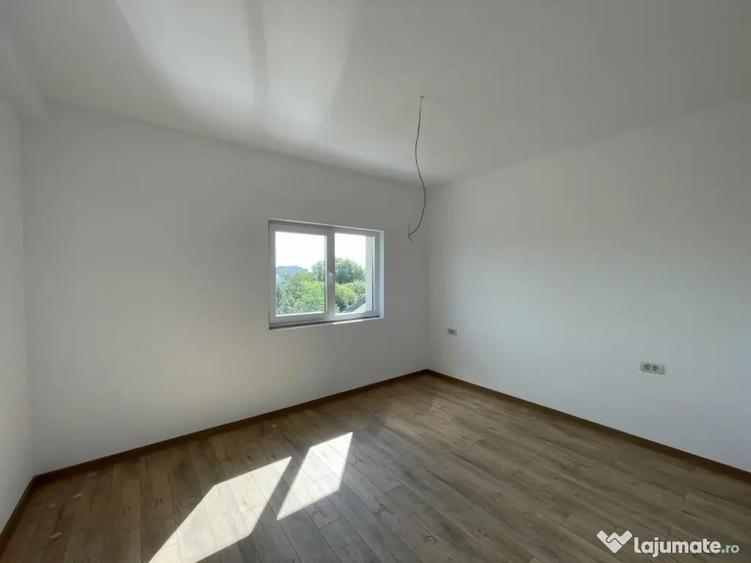 Casă cu 5 camere cu Teren 299 Mp în Ghiroda