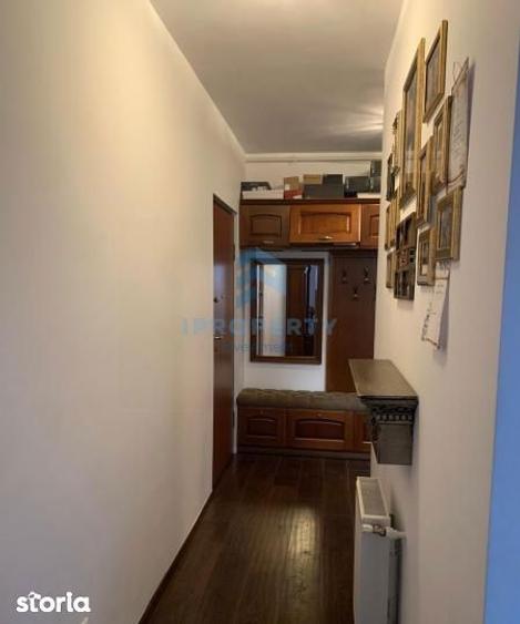 Apartament cu 3 camere, mobilat în Metalurgiei