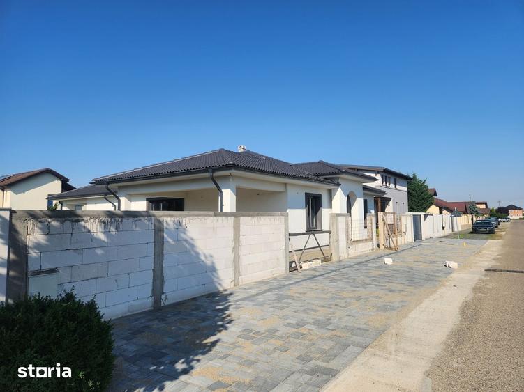 Casă cu 4 camere cu Teren 633 Mp în Vladimirescu