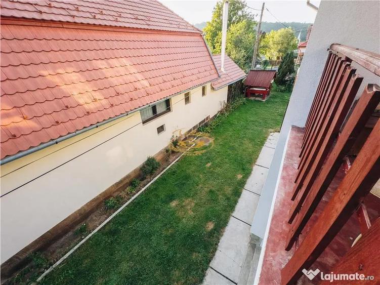 Casă cu 9 camere cu Teren 500 Mp în Praid