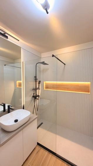 Apartament cu 3 camere semidecomandat în Florești