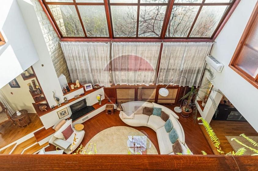 Casă individuală cu 11 camere cu Teren 1300 Mp în Schei