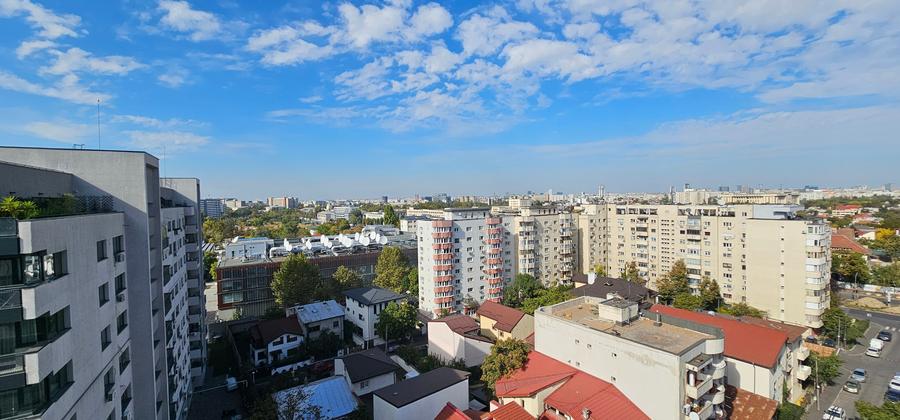 Apartament cu 3 camere semidecomandat în Panduri