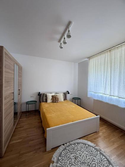 Apartament cu 3 camere decomandat în Europa