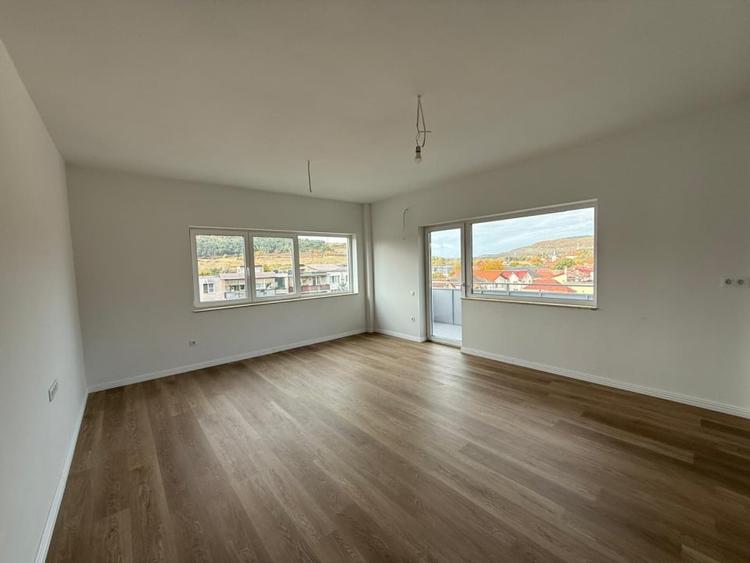 De vanzare apartament nou, finisat 3 camere, 74 mp. - Comuna Baciu - 2