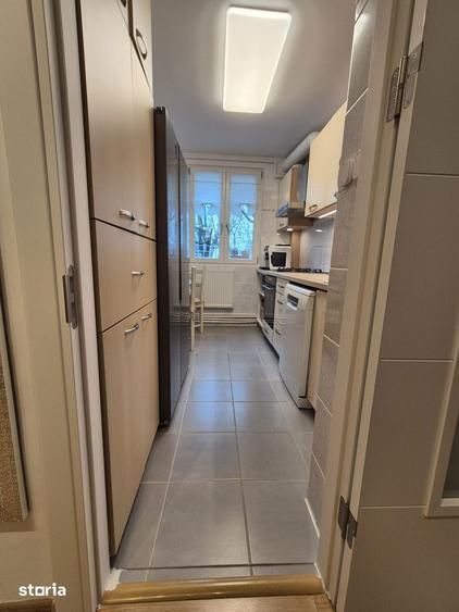 Apartament decomandat cu 4 camere, balcon, centrala, 2 locuri parcare - 8
