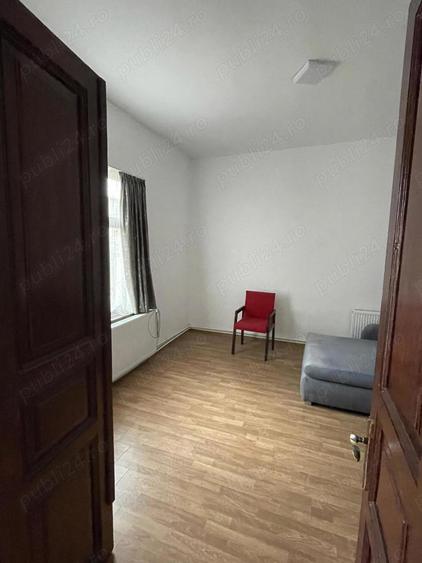 Inchiriez casa 4 camere, zona Stadion. Spatiul se preteaza pentru firme birouri. - 3