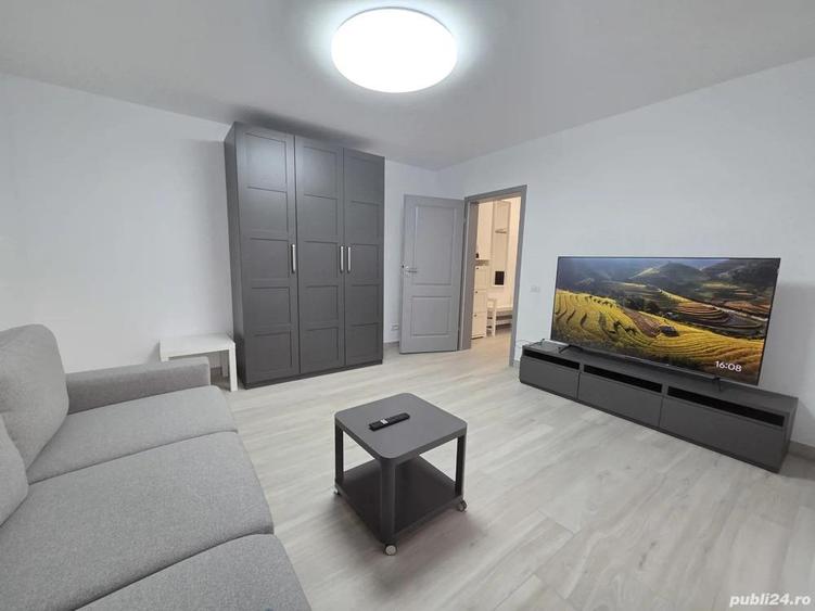 Titulescu, Piata Victoriei - 6