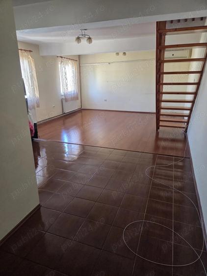 Vand apartament 3 camere cu mansarda, in zona Banat, Pite?ti - 1