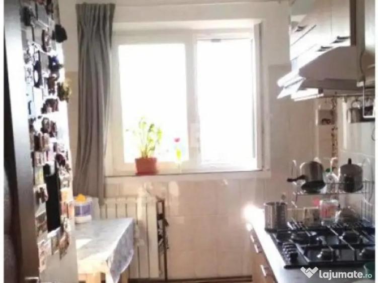 Centru- apartament 3 camere - 5