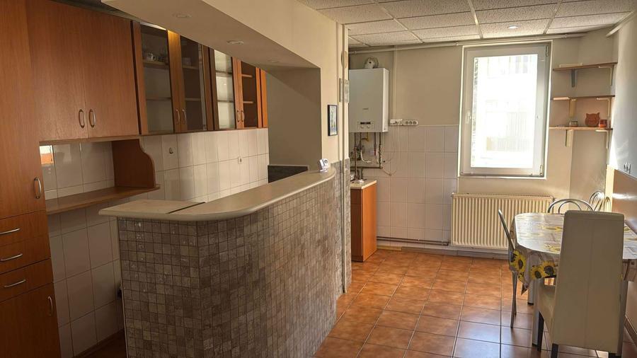 Inchiriez apartament mobilat 3 camere plus dressing in Cornesti etaj 1 - 2