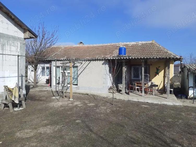 casa de vanzare in Mo?neni, com.23 August - 2