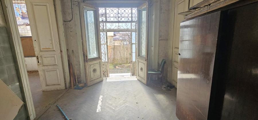 Vanzare casa si teren 550 mp zona centrala - 1