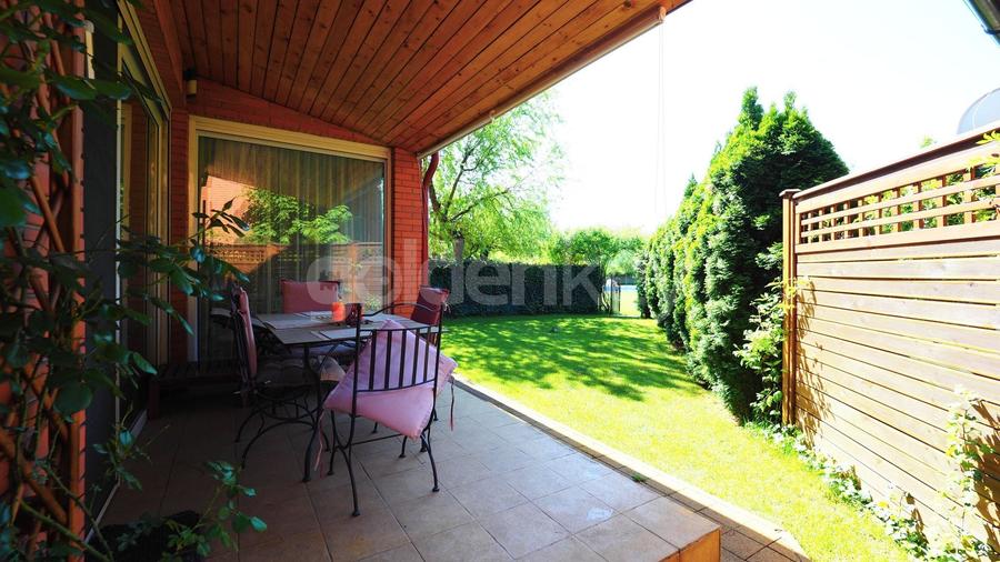 Vila cocheta cu 6 camere, piscina comuna si loc de joaca - 1