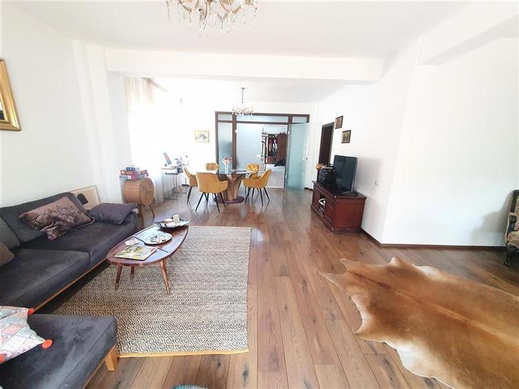 Vila la cheie, cocheta, mobilata-utilata, gradina amenajata - 1