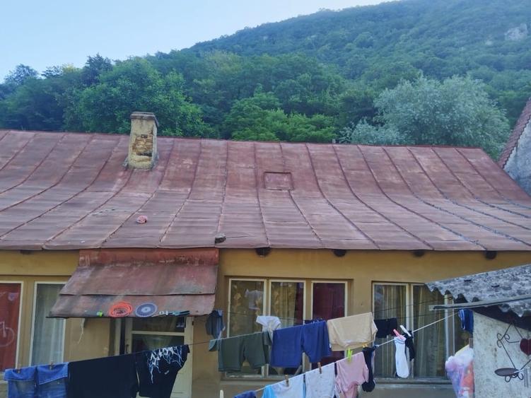 Vând  casă în Sasca montana - 6