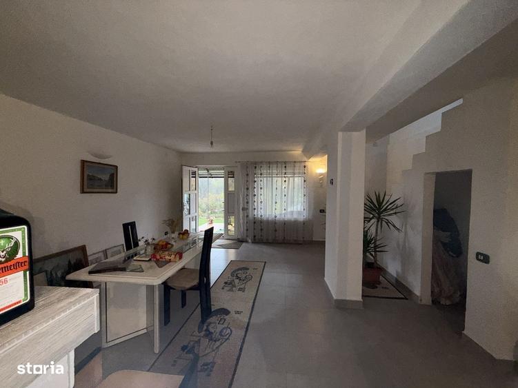 Casă cu 4 camere în Blidari