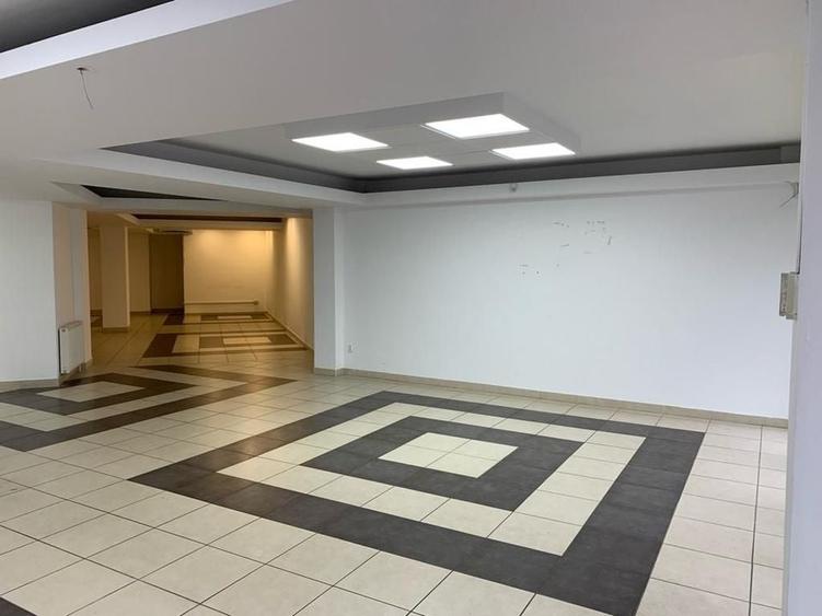 Spatiu comercial cu vitrina de inchiriat, zona Farmec - 1