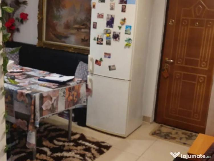 Apartament 2 camere de vanzare, situat in zona Poarta 6 - 4