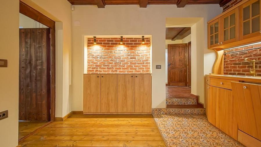 Casa de vanzare in centrul Brasovului - curte privata si pivnita - 3