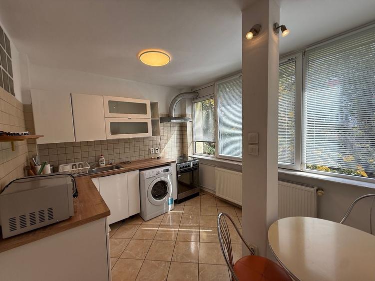 Apartament cu 3 camere decomandat, mobilat în Arcul de Triumf