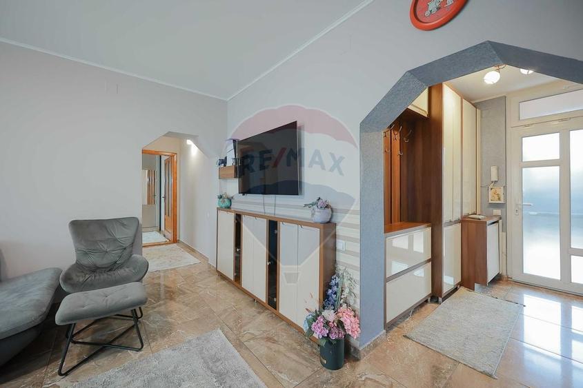 De vanzare Apartament cu 4 camere, langa Podul Centenarului - 25