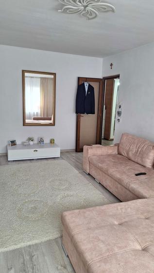 Vand apartament, 2 camere, etajul 1 - 5