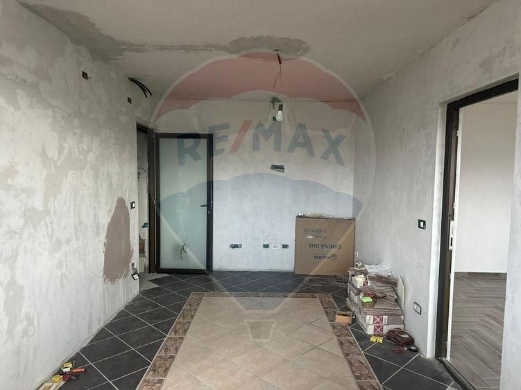 Apartament cu 2 camere de vânzare Savinesti - 19