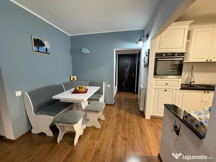Apartament cu 3 camere decomandat, mobilat în Cornișa