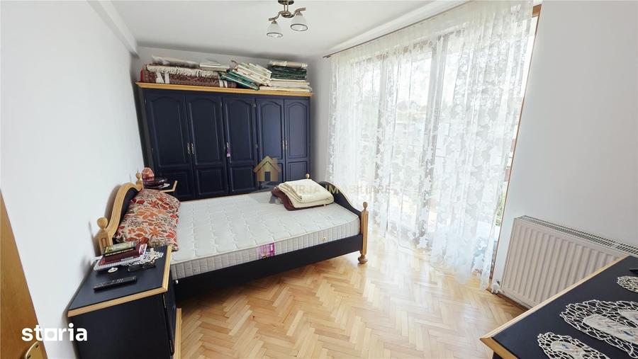 Apartament cu 3 camere semidecomandat în Andrei Mureșanu