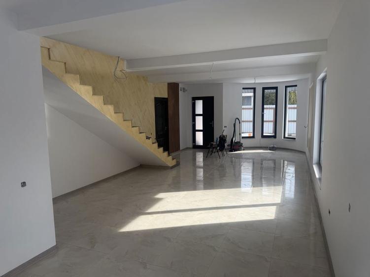 Casa la intrare in Sat Costi - 5
