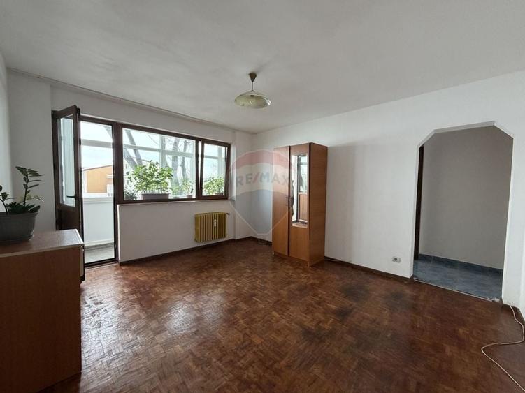 Apartament cu 3 camere de închiriat în zona Giulesti - 1