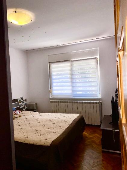 PROPRIETAR - vând apartament cu 4 camere  - 8