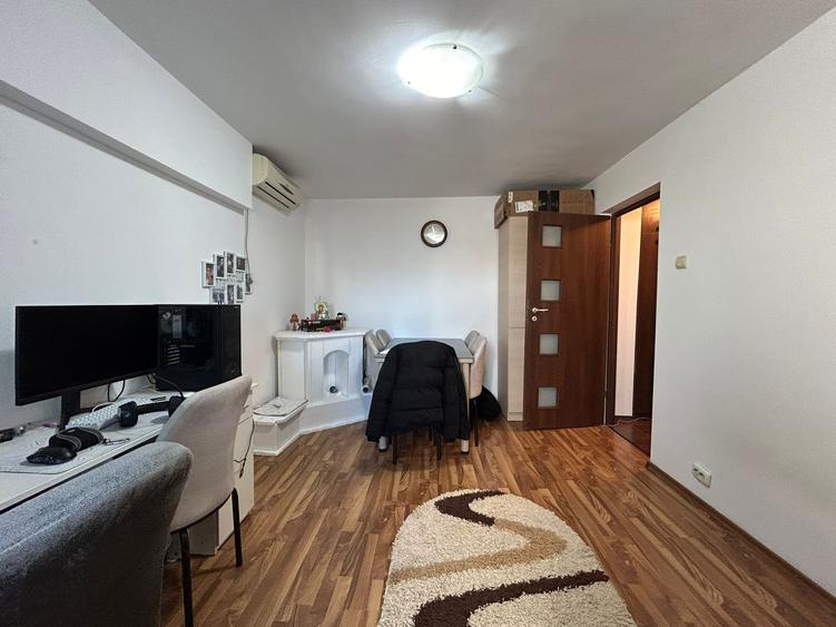 Titan 2 Camere Etaj 9  Instalatii Schimbate 15 Min Metrou Bloc 1976 Reabilitat - 3