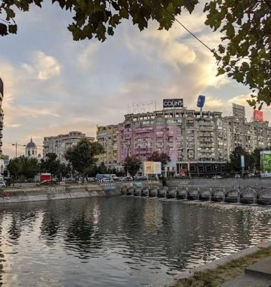 Vanzare apartament de 4 camere in zona bd Unirii-Casa Poporului - 3