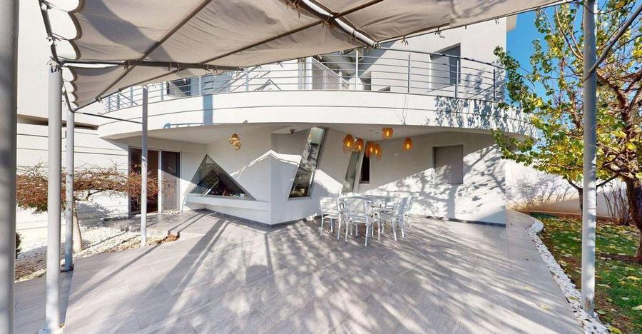 Un singur cuvant-IREPROSABILA - 4