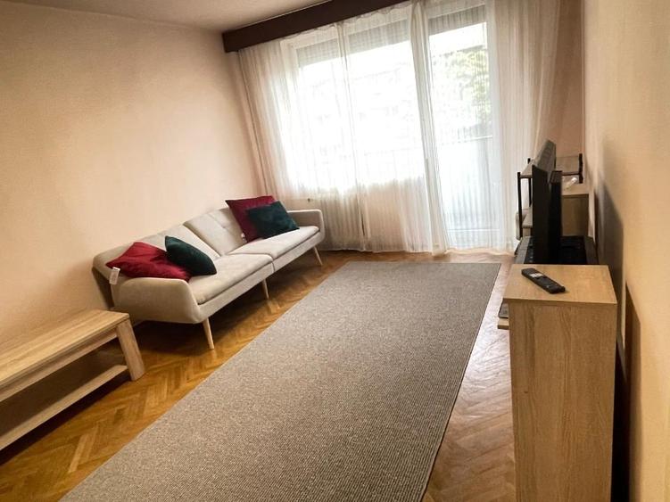 Apartament cu 3 camere decomandat, mobilat în Central