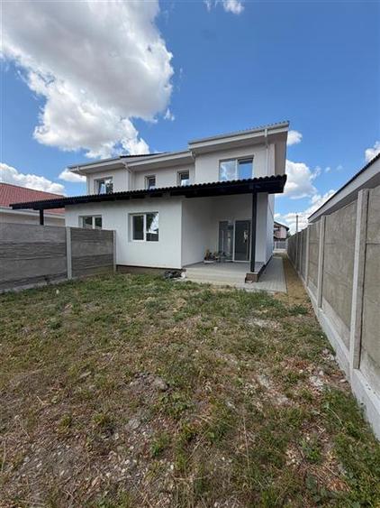 Duplex cu 4 camere cu Canalizare în Moșnița Nouă