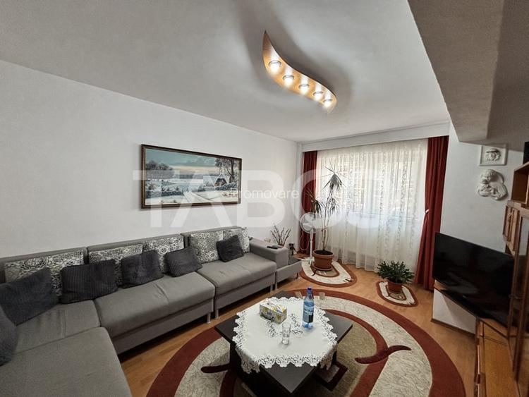 Apartament de vanzare 3 camere cu pivnita zona Valea Aurie Apartament de vanzare 3 camere cu pivnita zona Valea Aurie